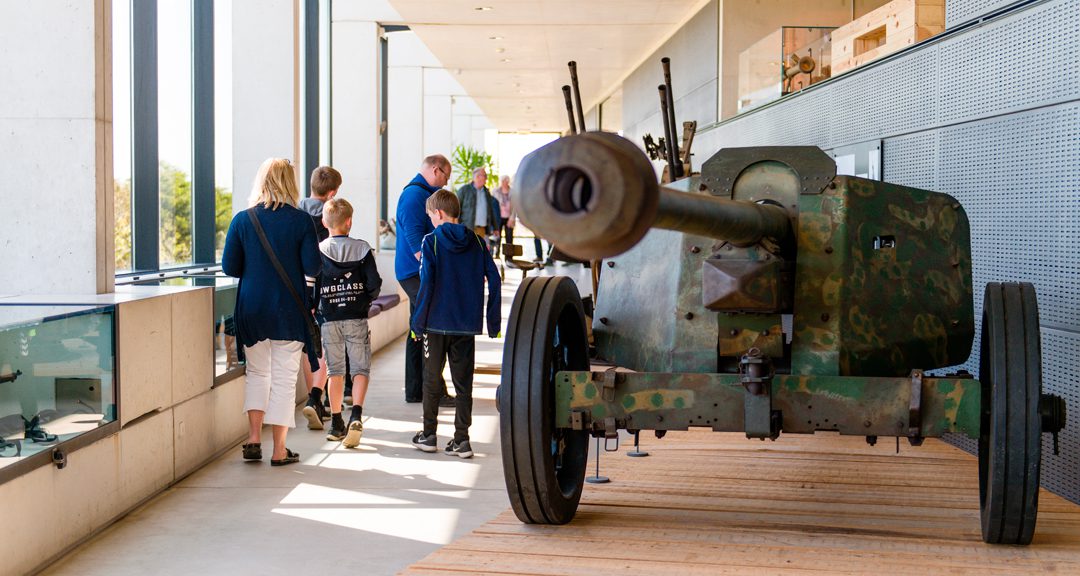 Innenansicht von Ausstellungen im Hanstholm Bunkermuseum