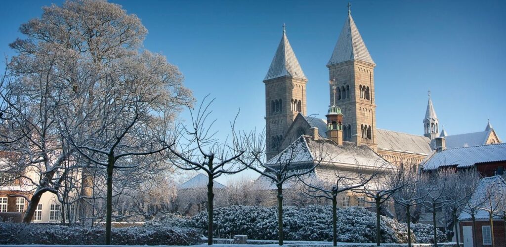 Domkirche im Winter in Dänemark