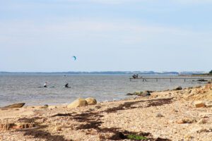 Surfer am Strand von Hostrup
