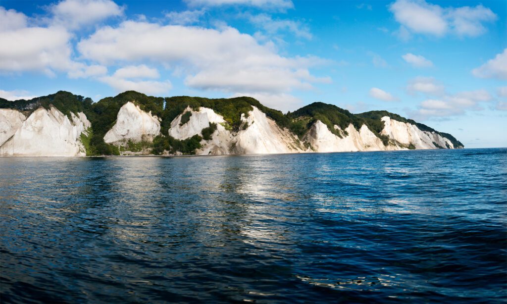 Kreidefelsen an der Steilküste der Insel Mön an der Ostsee Dänemarks