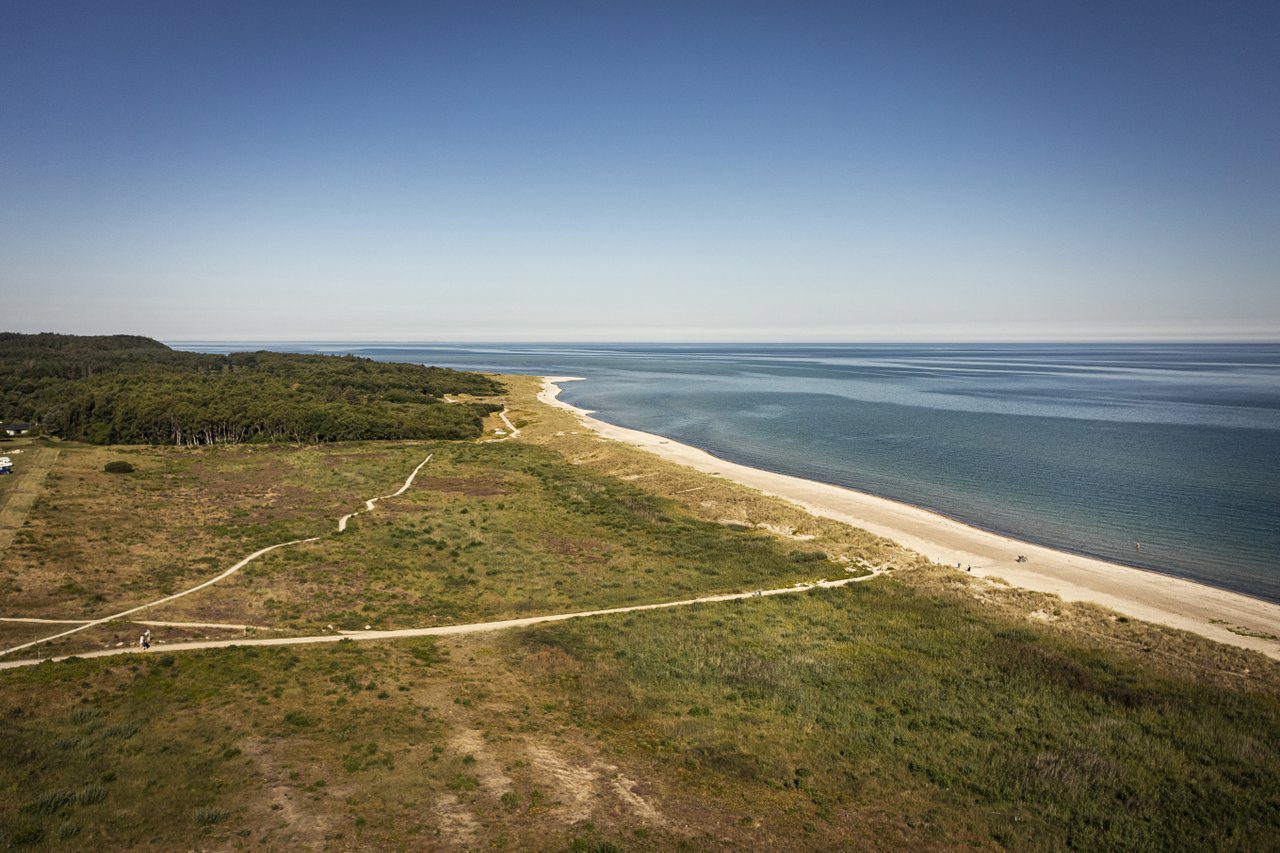 Der Sandstrand von Gjerrild auf Djursland ist mit flacher Ostsee kinderfreundlich